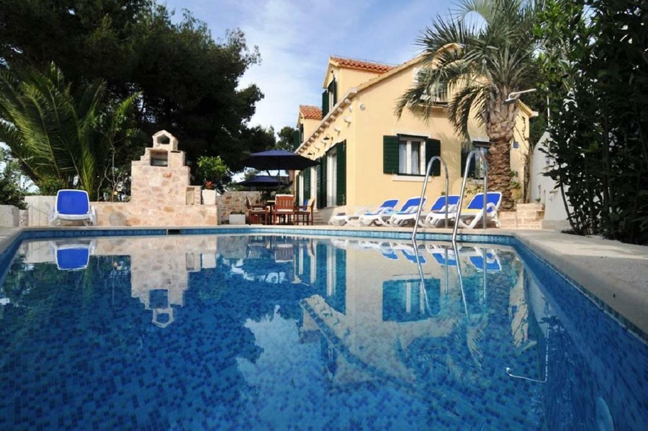 Deluxe Villa Sirena On The Beach With Pool Supetar Exterior foto