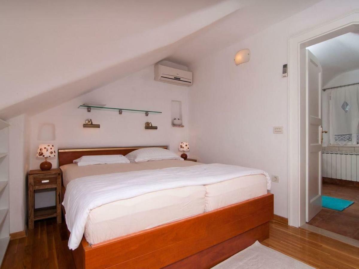 Deluxe Villa Sirena On The Beach With Pool Supetar Exterior foto